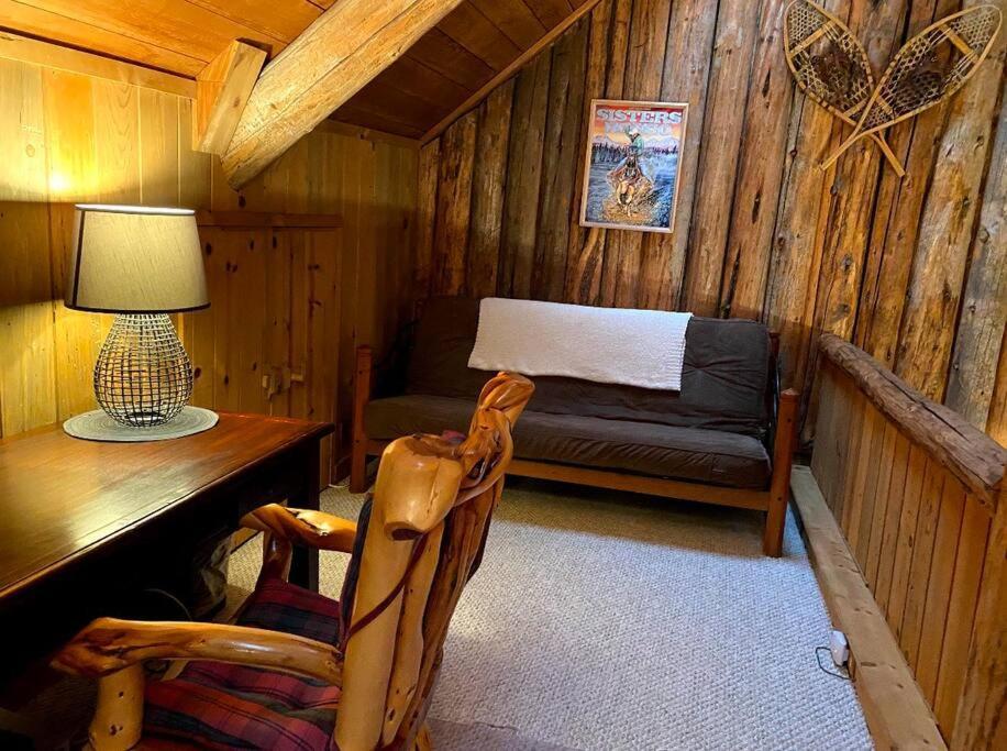 Beautiful Log Home Outside Of Sisters Exterior photo