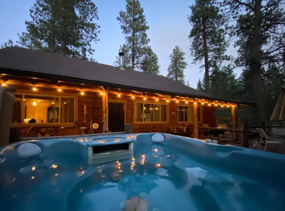 Beautiful Log Home Outside Of Sisters Exterior photo