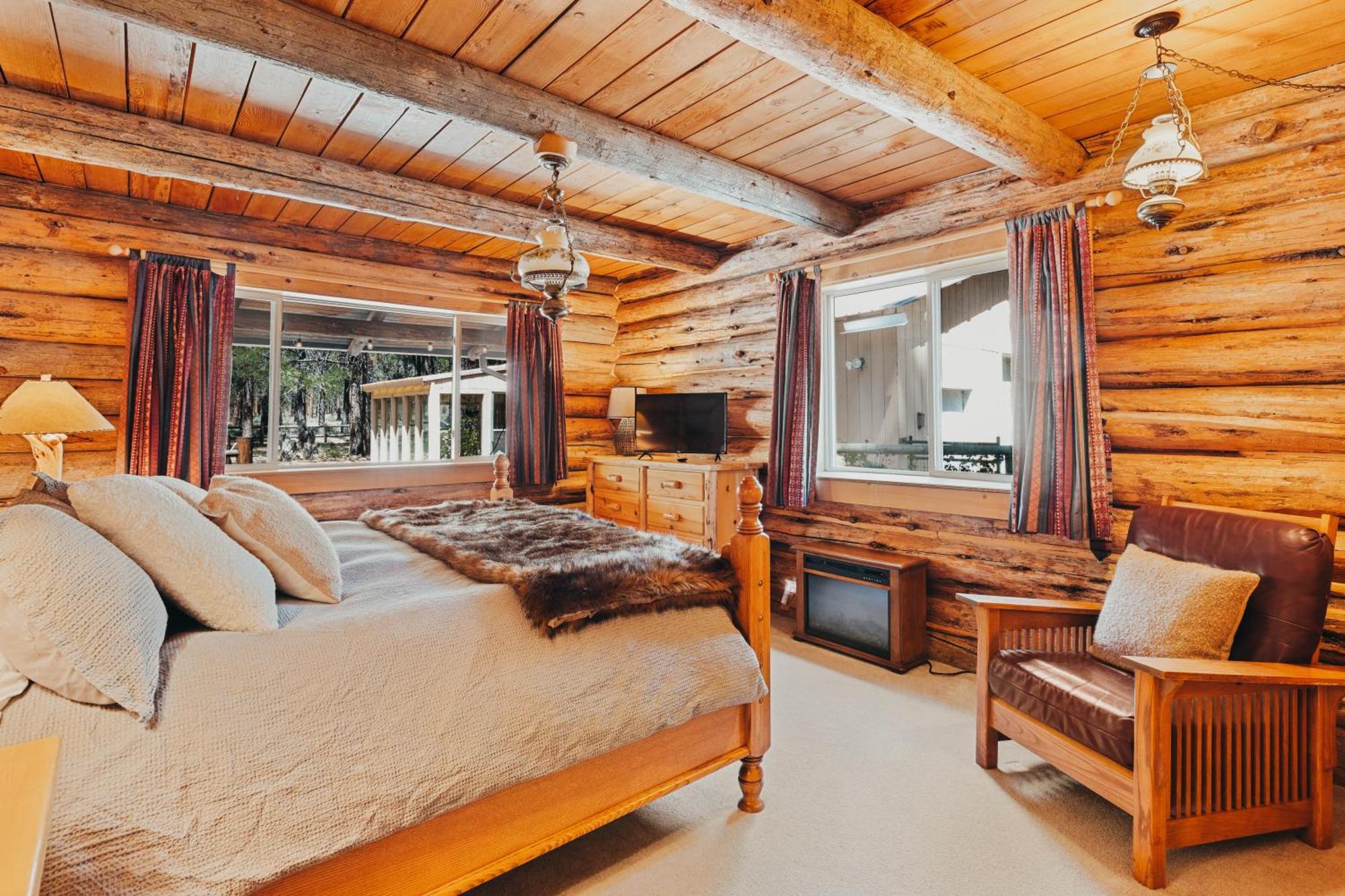 Beautiful Log Home Outside Of Sisters Exterior photo