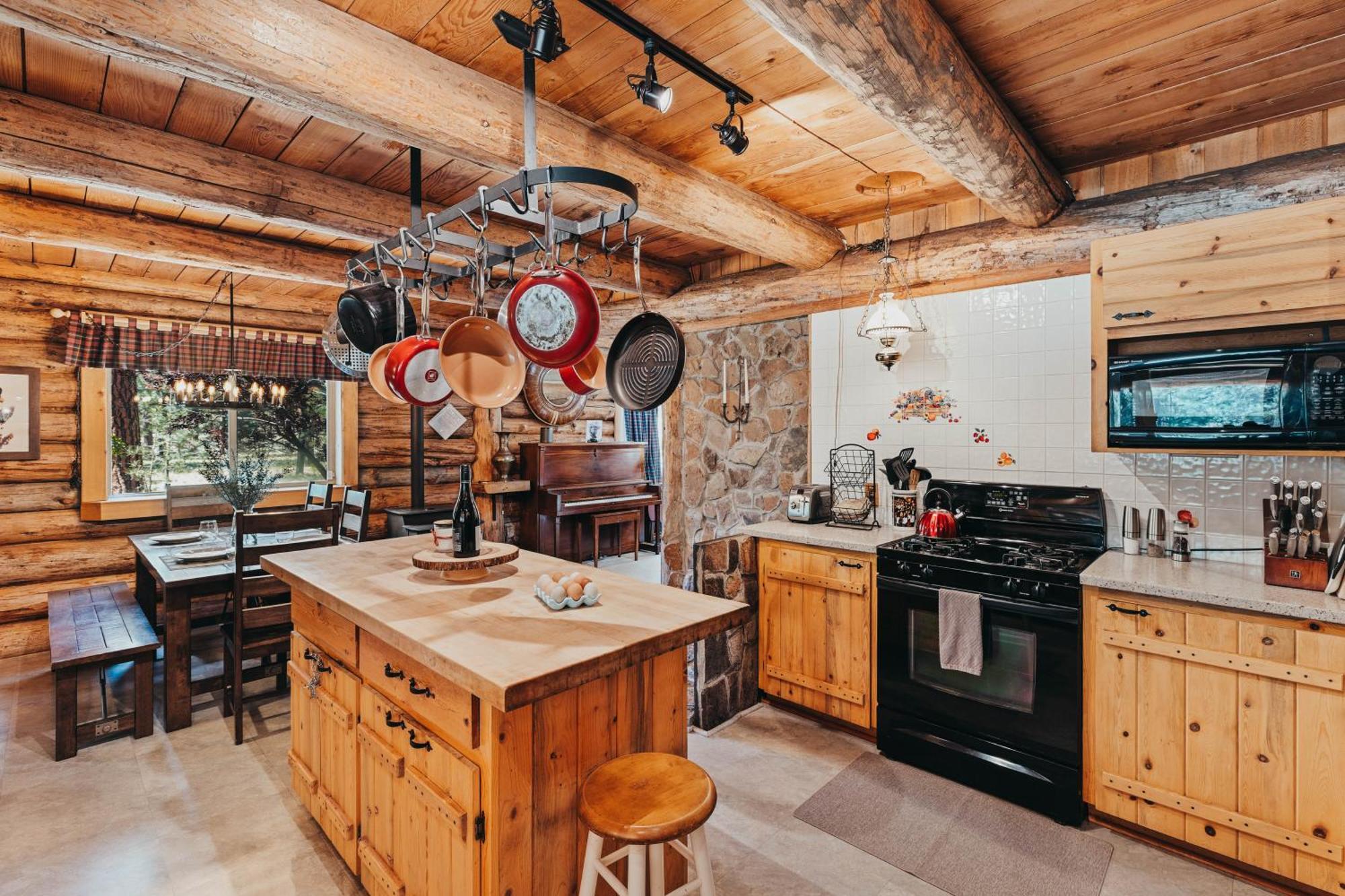 Beautiful Log Home Outside Of Sisters Exterior photo