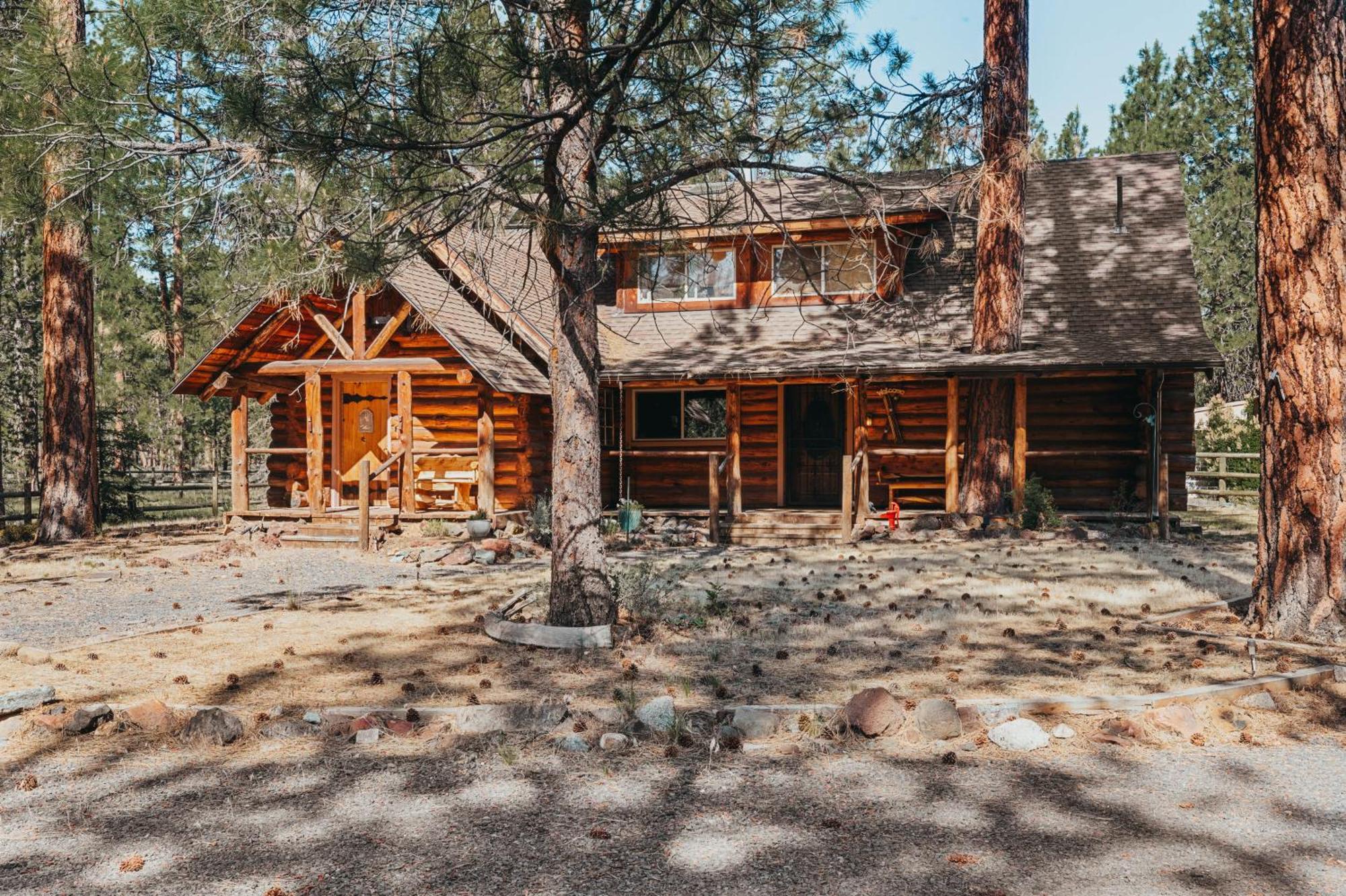 Beautiful Log Home Outside Of Sisters Exterior photo